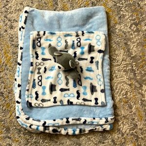 Baby blanket with snuggle